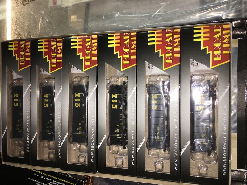 3652 3-Bay Hopper, CSX, Black w/ Yellow Lettering, 6-pack B, N